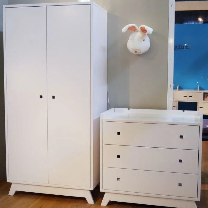Armoire enfant 2 portes avec 1 penderie et 6 étagères réglables
