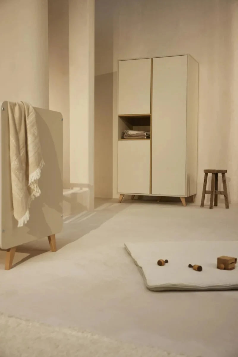 Armoire enfant argile 3 portes avec penderies et étagères réglables