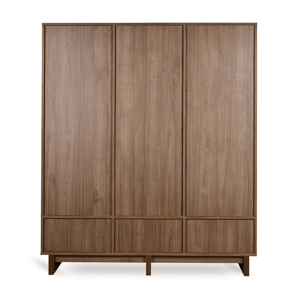 Grande armoire noyer 3 portes avec tiroirs, penderies et étagères