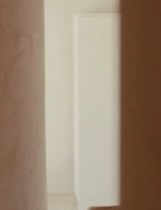 Grande armoire enfant beurre 3 portes avec penderies et étagères réglables
