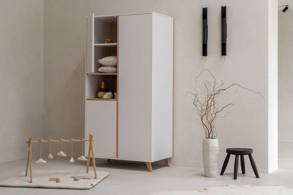 Armoire enfant blanche 3 portes avec étagères réglables et penderies