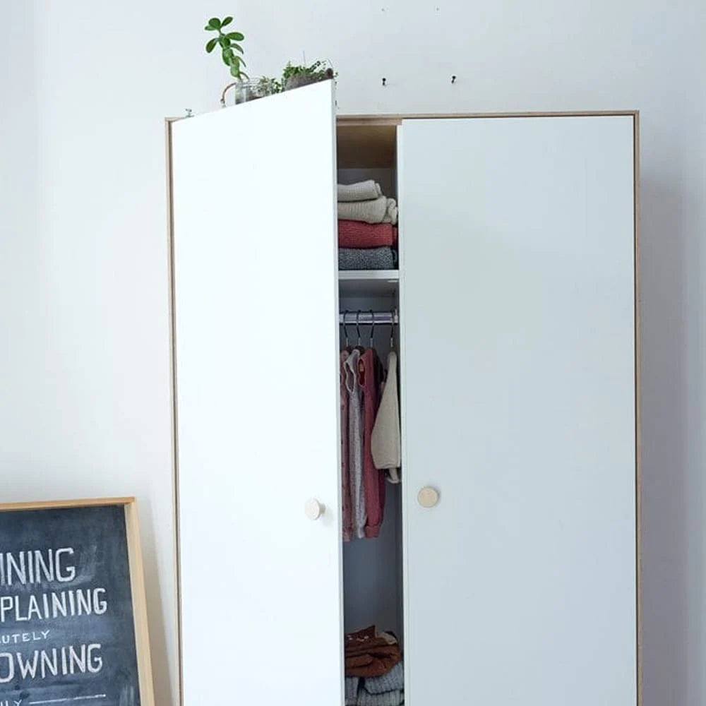 Armoire enfant blanc et bois avec penderie et étagères réglables