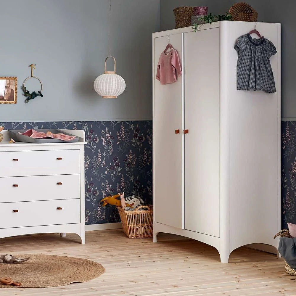 Armoire enfant blanche avec penderie et étagères amovibles