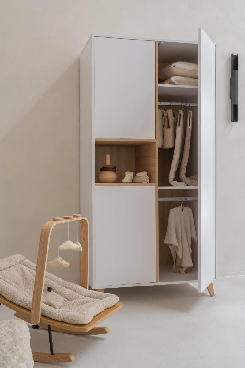 Armoire enfant blanche 3 portes avec étagères réglables et penderies