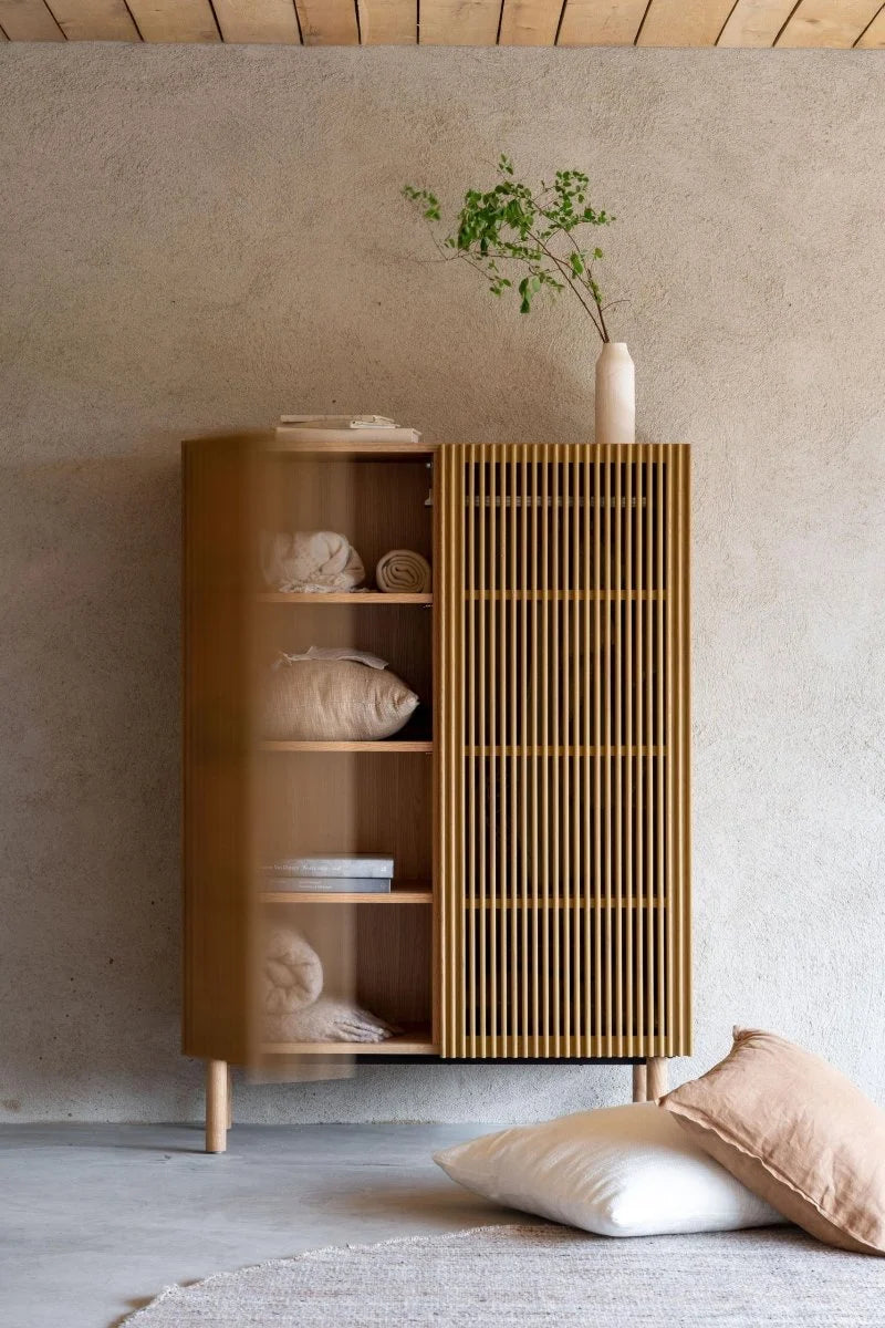Petite armoire enfant chêne naturel avec penderies et étagères amovibles