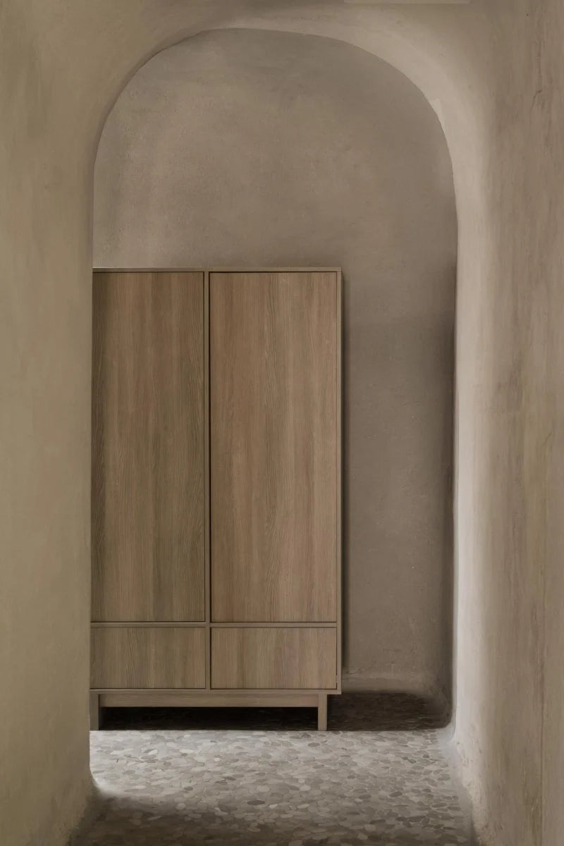 Armoire frêne miel 2 portes avec tiroirs, penderies et étagères réglables