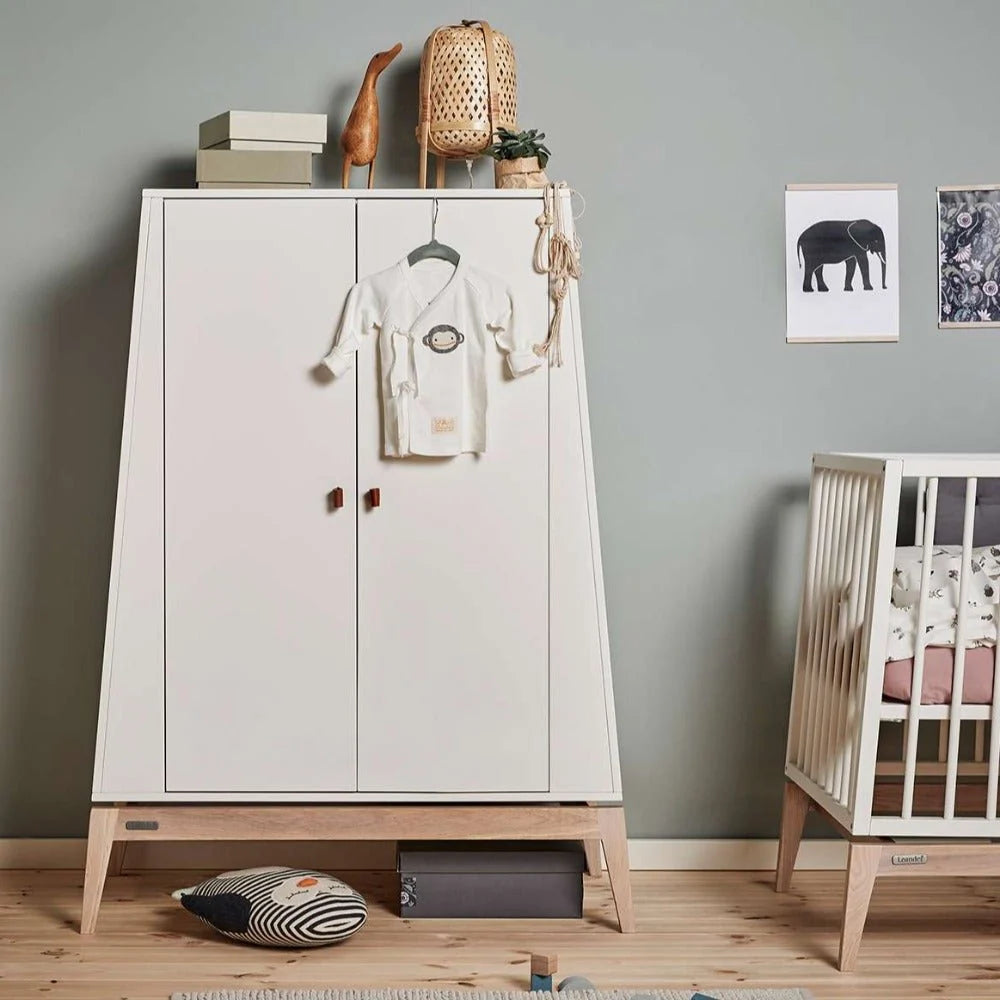 Petite armoire enfant blanche avec penderie et étagères