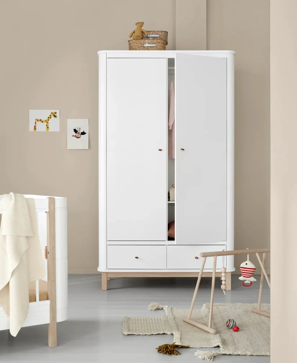 Armoire blanc et chêne 2 portes avec penderie, tiroirs et étagères ajustables