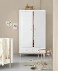 Armoire blanc et chêne 2 portes avec penderie, tiroirs et étagères ajustables