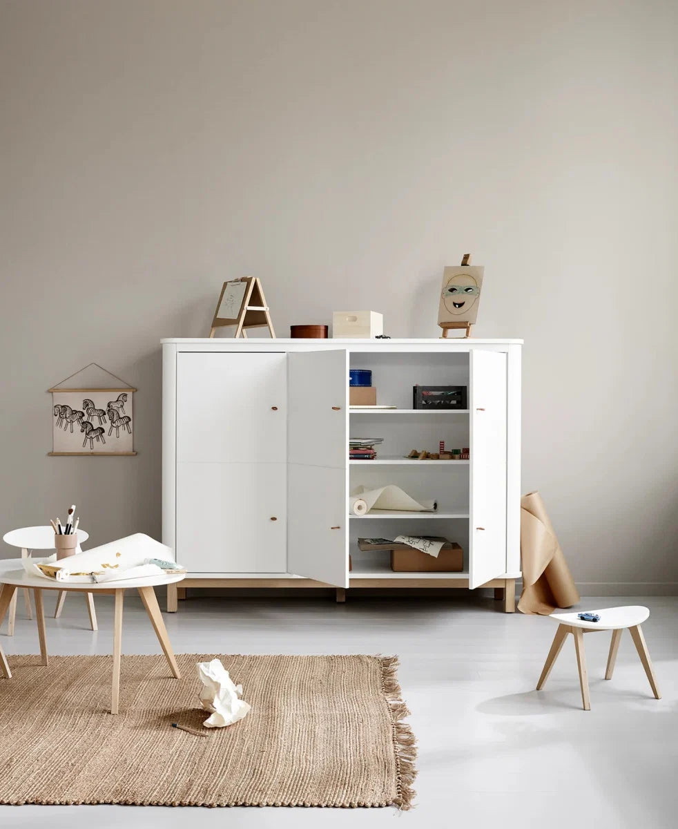 Armoire blanc et chêne 3 portes avec étagères et patères rétractables