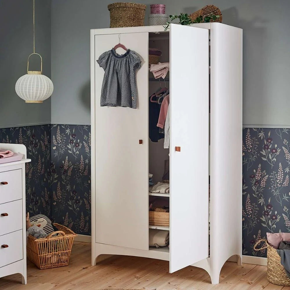Armoire enfant blanche avec penderie et étagères amovibles