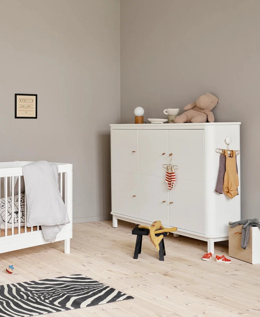 Armoire blanche 3 portes avec penderie et étagères modulables