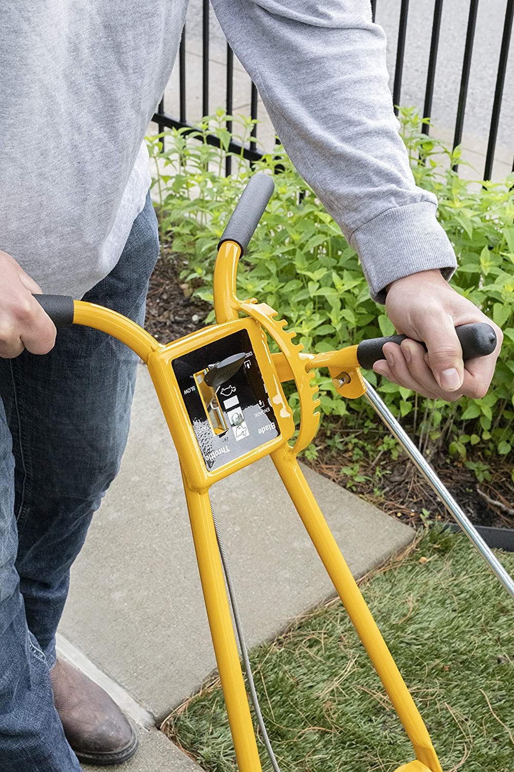 McLane 9-Inch Gas Lawn Edger with 5.50 Gross Torque Engine, Blade Depth Control, Adjustable Cutting Angle