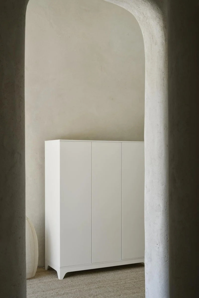 Grande armoire enfant beurre 3 portes avec penderies et étagères réglables