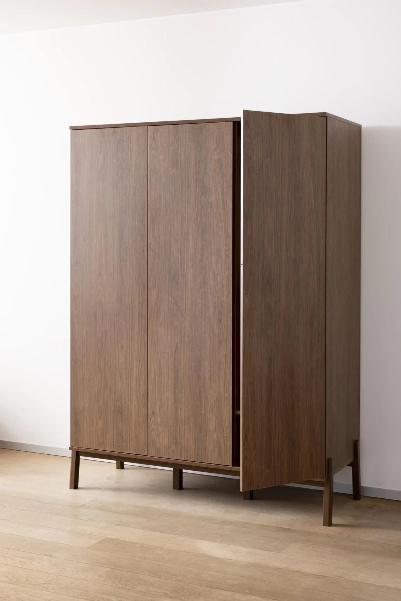 Grande armoire enfant châtaignier 3 portes avec rangement modulable