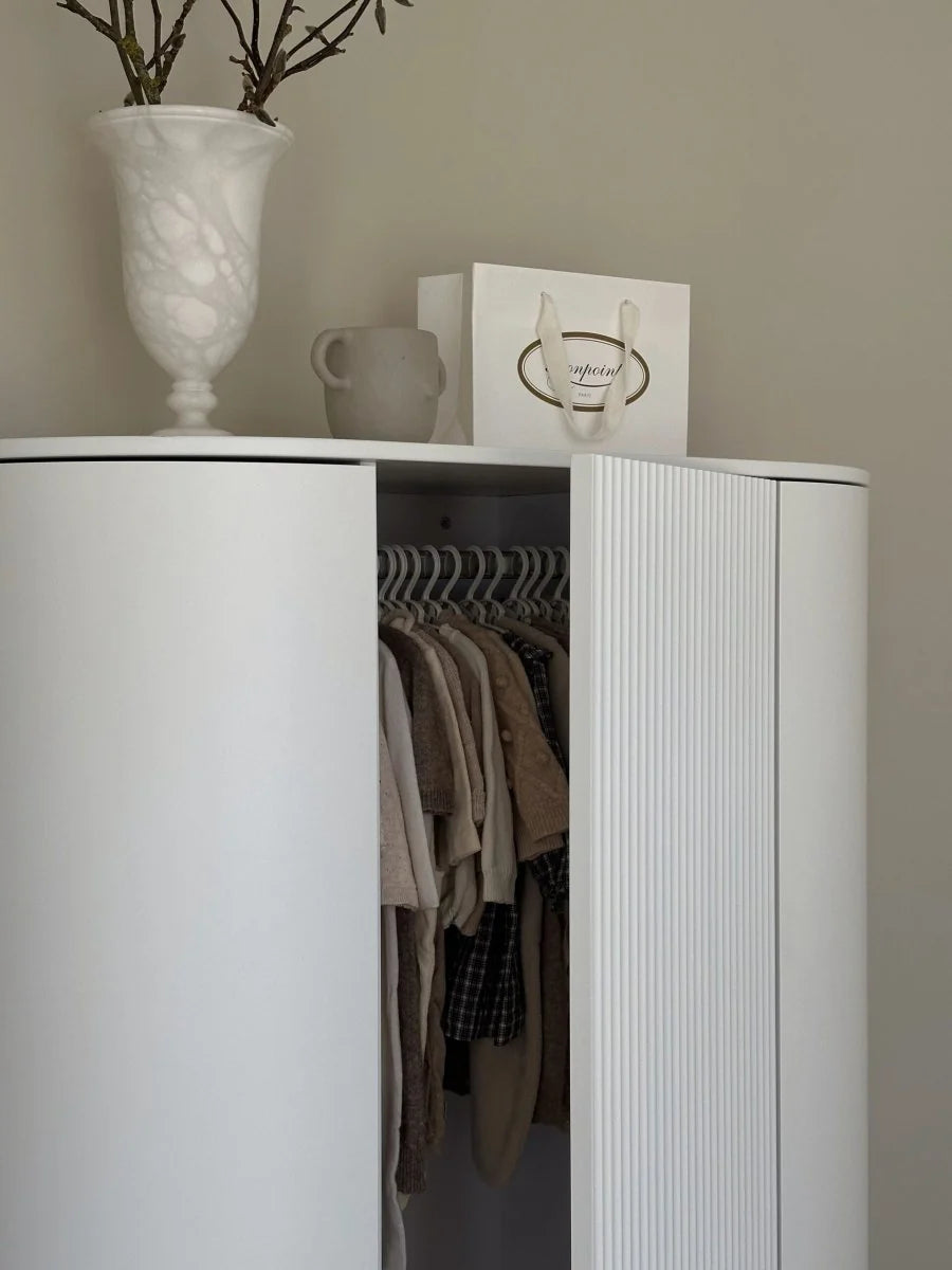 Grande armoire enfant blanche avec 12 étagères et penderie