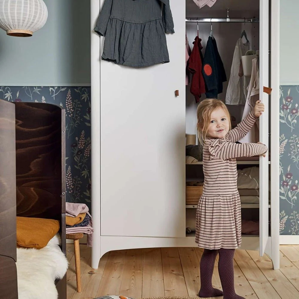Armoire enfant blanche avec penderie et étagères amovibles