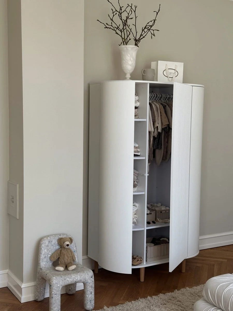 Grande armoire enfant blanche avec 12 étagères et penderie