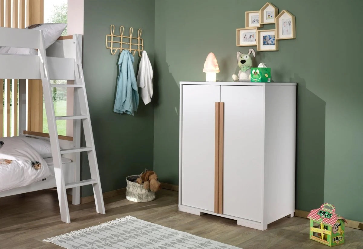Armoire enfant blanche 2 portes en bois massif avec étagères
