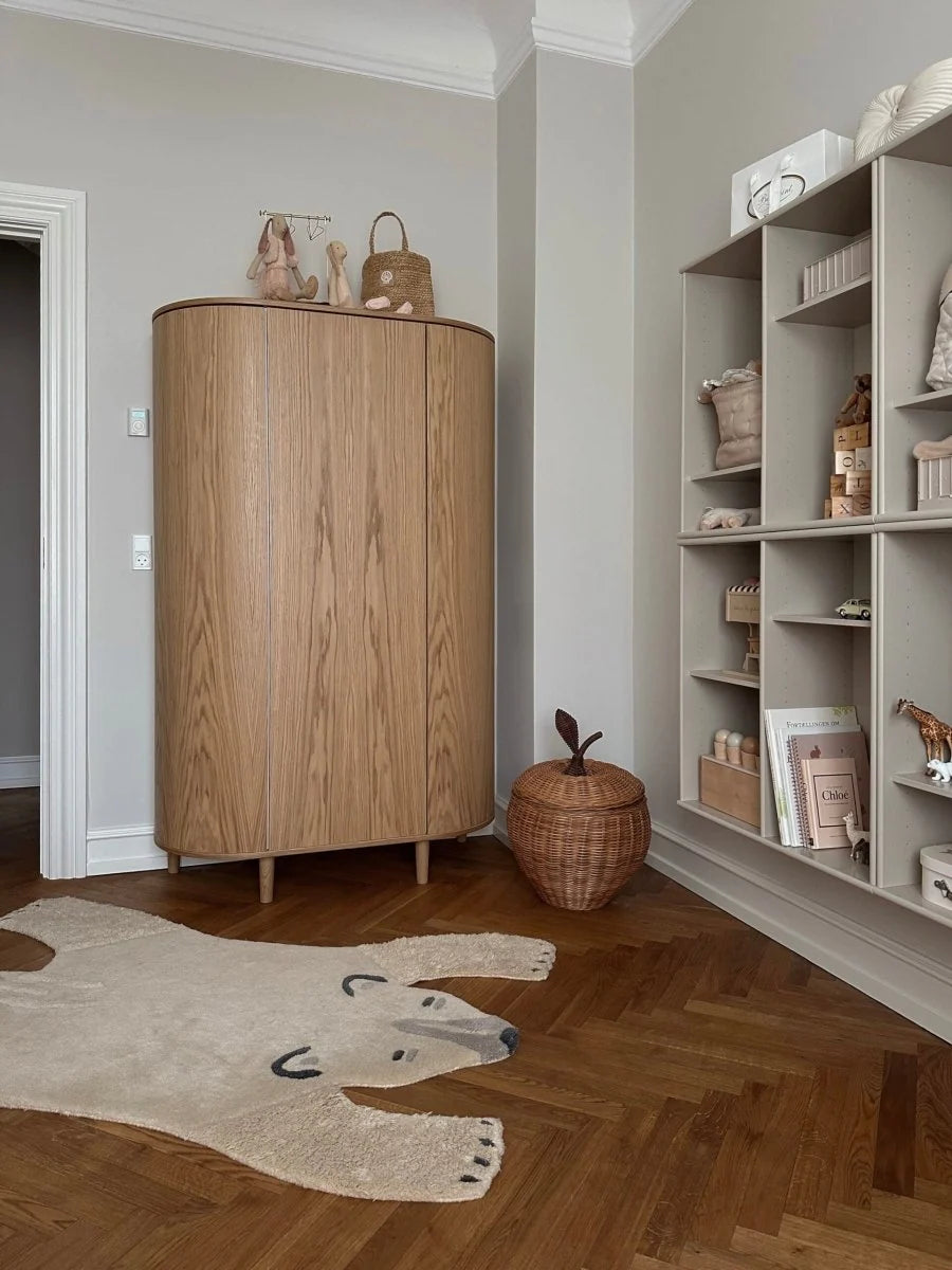Grande armoire enfant chêne naturel avec 12 étagères et penderie