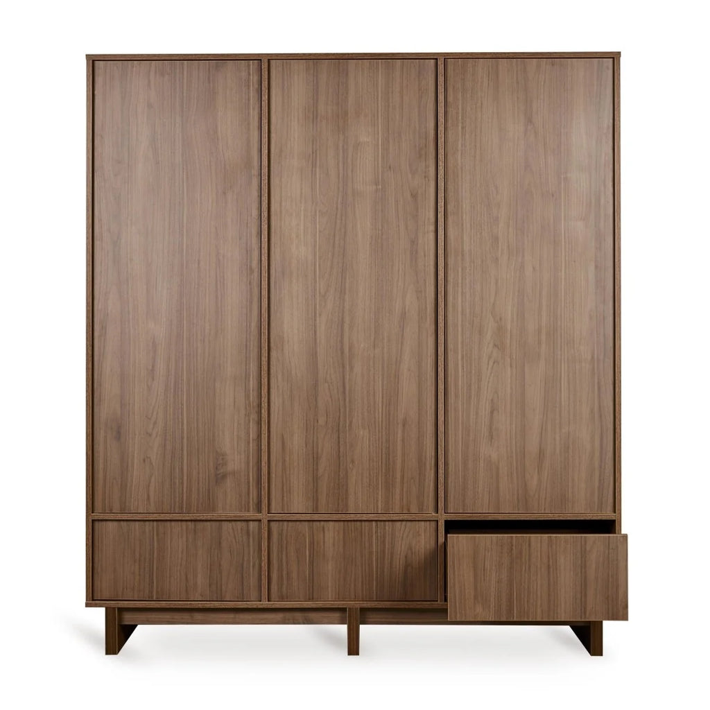 Grande armoire noyer 3 portes avec tiroirs, penderies et étagères