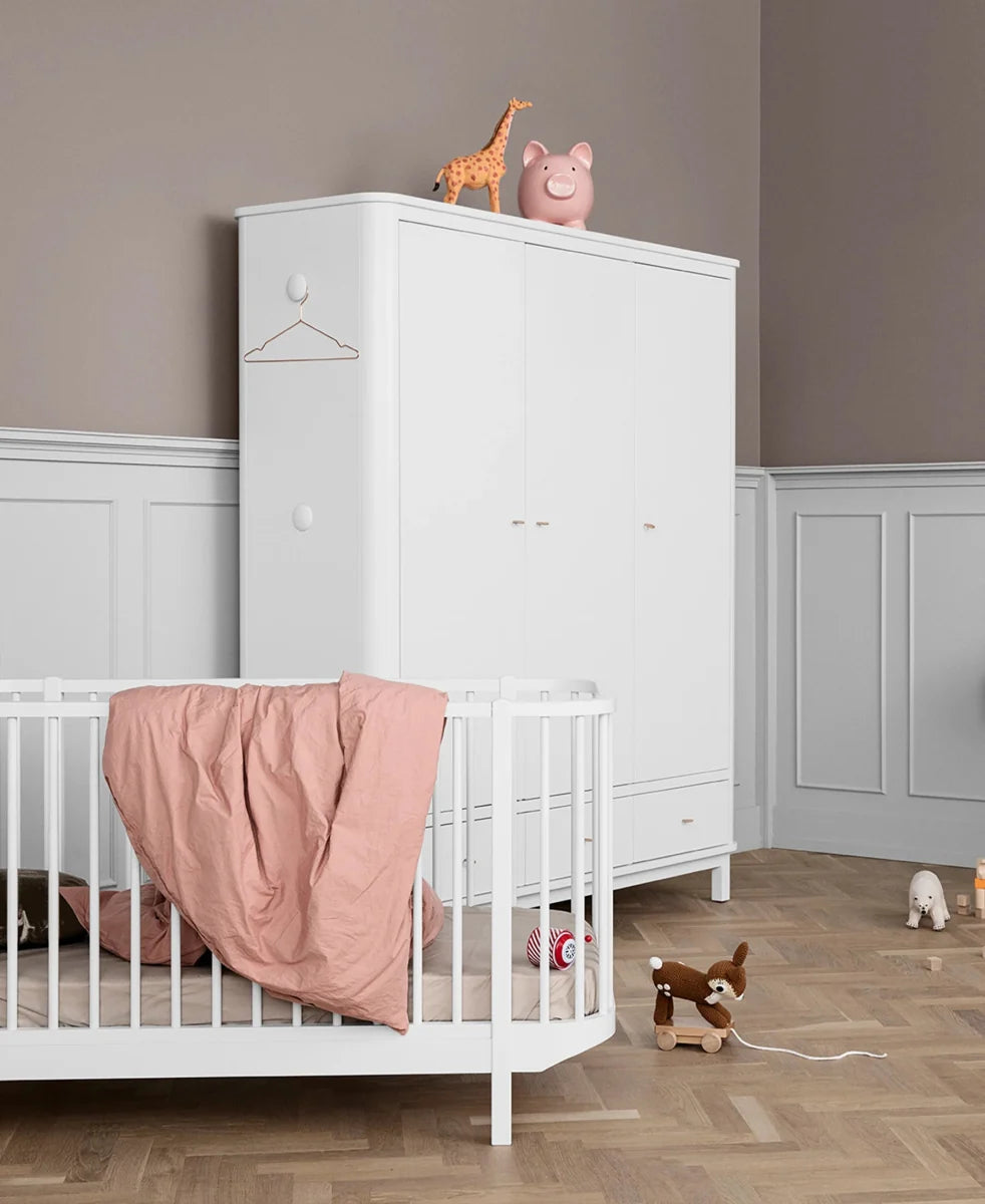 Armoire enfant avec penderie, tiroirs et étagères modulables
